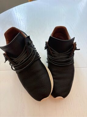 EsseutEsse Black sneakers!!